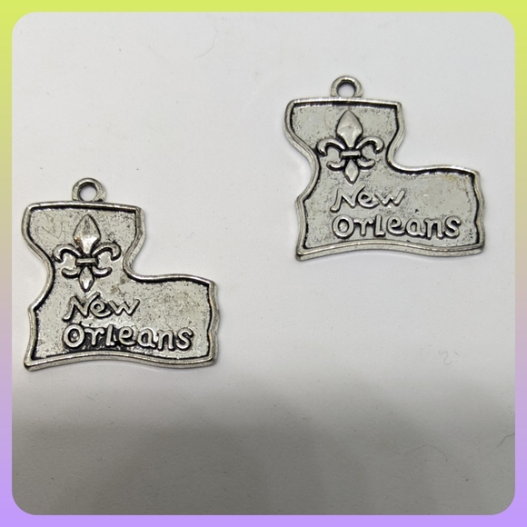 5/$25- 2, brand new silver New Orleans charms w/ fleur de lis Louisiana state - Picture 4 of 5